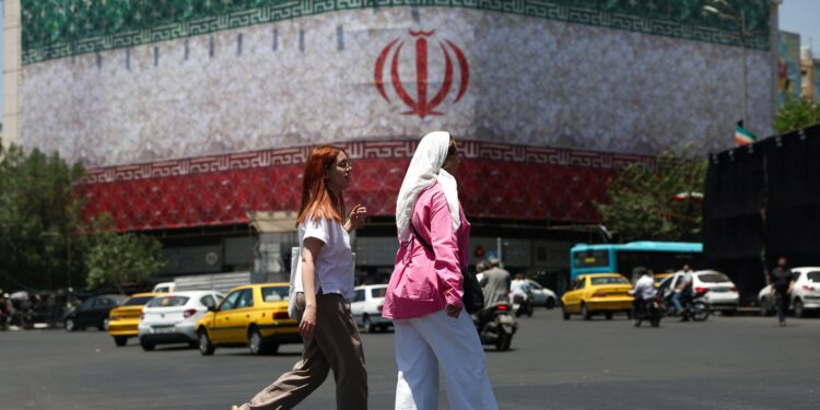 Inflación, desempleo y temor a una nueva ola represiva: lo que el fin de la guerra no resuelve para millones de iraníes