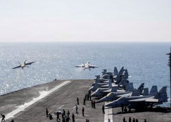 Estados Unidos bombardeó instalaciones militares iraníes tras el ataque del régimen a un carguero en Ormuz