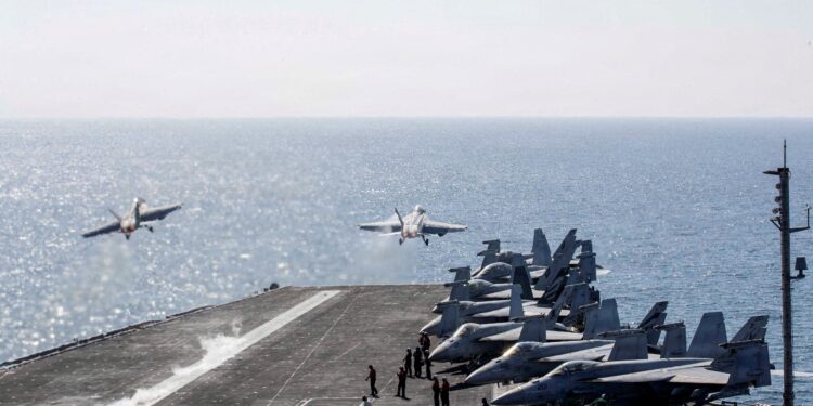 Estados Unidos bombardeó instalaciones militares iraníes tras el ataque del régimen a un carguero en Ormuz