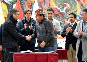 Paz y la COB logran acuerdo, pero campesinos mantienen bloqueos de carreteras