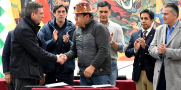 Paz y la COB logran acuerdo, pero campesinos mantienen bloqueos de carreteras