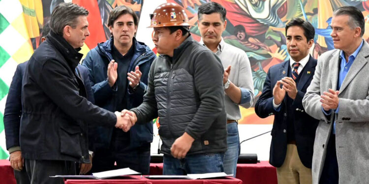 Paz y la COB logran acuerdo, pero campesinos mantienen bloqueos de carreteras