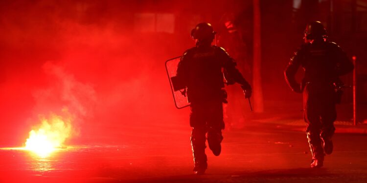 Casi 900 detenidos, más de un centenar de heridos y destrozos en distintas ciudades de Francia durante los festejos del PSG