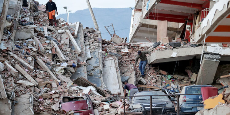 Tras 24 horas de los terremotos en Venezuela: al menos 235 muertos y 4.300 heridos