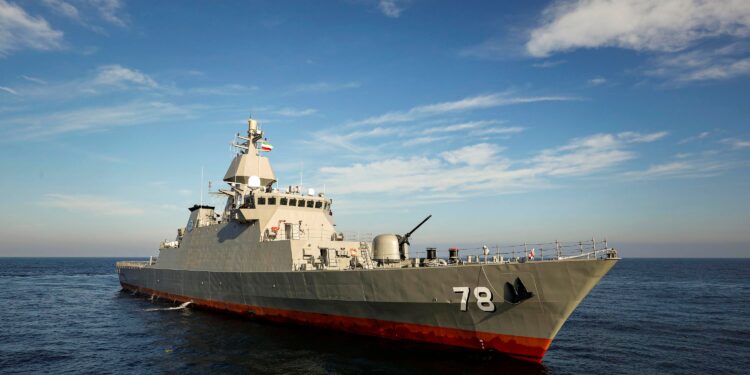 La Armada de Irán amenazó a las bases de EEUU en Medio Oriente y aseguró que “vivirán un infierno”