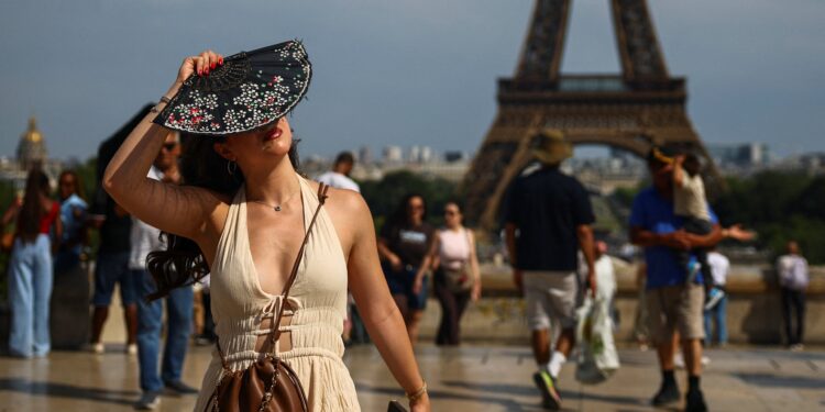 Francia restringió el consumo de alcohol y canceló eventos deportivos por la ola de calor en Europa