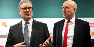 Crisis política en Reino Unido: el gobierno de Starmer acumula seis renuncias en un mes