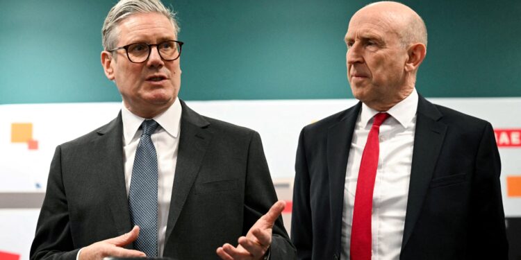 Crisis política en Reino Unido: el gobierno de Starmer acumula seis renuncias en un mes