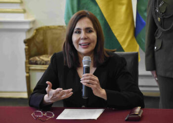 Longaric desafía a Aramayo a demostrar eficiencia en su gestión diplomática