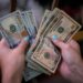 Analista advierte que la flexibilización del dólar fue “apresurada” y señala un alarmante incremento del déficit fiscal