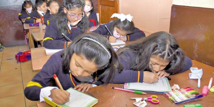Expertos llaman a diálogo para cubrir faltantes docentes