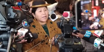 Diputada Siñani atribuye responsabilidad al gobierno y bloqueadores por la crisis de 50 días