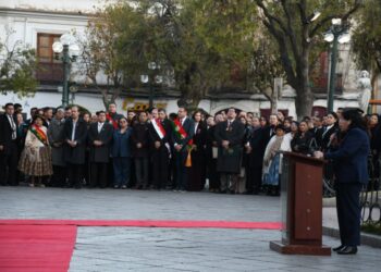 Autoridades y gremios discuten reactivación y medidas económicas en el mes paceño