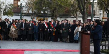 Autoridades y gremios discuten reactivación y medidas económicas en el mes paceño
