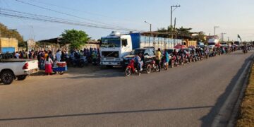 Transporte califica de “parches” las soluciones al desabastecimiento de combustible y exige al gobierno “sinceridad” sobre la economía nacional