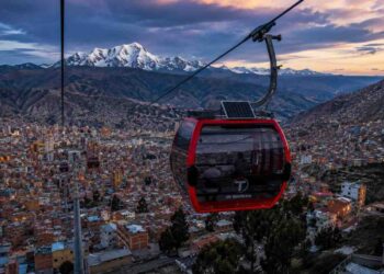 Mi Teleférico ampliará su horario por la Larga Noche de Museos y anuncia estudios para tres nuevas líneas de expansión