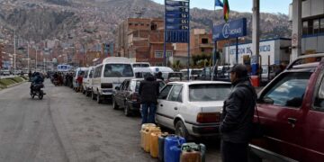 Proponen implementar “cisternas móviles” y trámites exprés para la importación privada ante el déficit estructural de combustibles