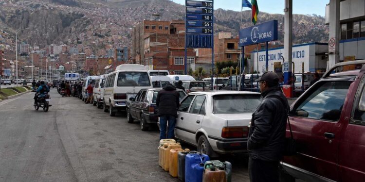 Proponen implementar “cisternas móviles” y trámites exprés para la importación privada ante el déficit estructural de combustibles