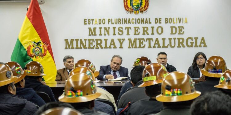 Federación de Cooperativas Mineras señala improvisación en encuentro nacional