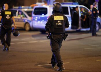 La Policía de Alemania dijo que el sospechoso del atropello múltiple en Berlín tendría vínculos “con redes islamistas”
