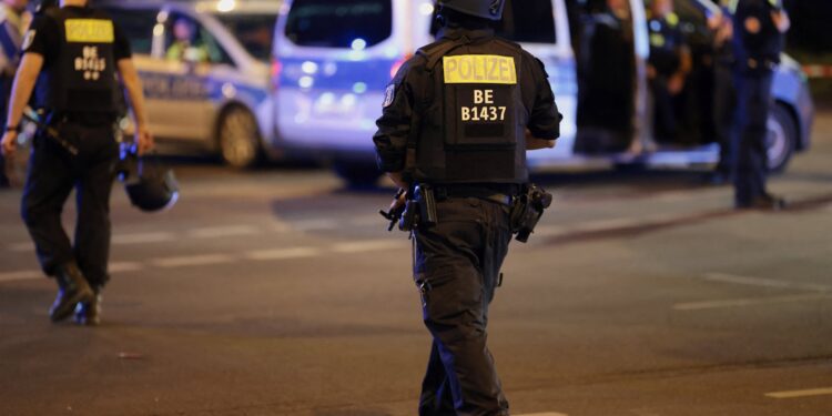 La Policía de Alemania dijo que el sospechoso del atropello múltiple en Berlín tendría vínculos “con redes islamistas”