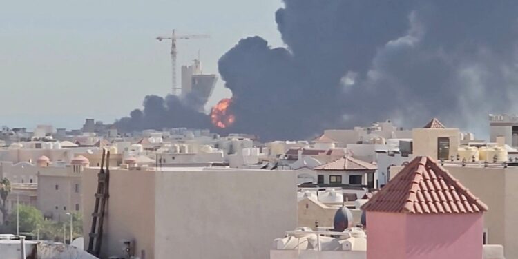 Guerra en Medio Oriente EN VIVO: Un ataque iraní contra una central eléctrica y una planta de agua en Kuwait provocó un incendio