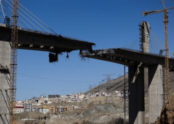 Donald Trump dijo que ordenará ataques contra centrales eléctricas y puentes si Irán se niega a negociar