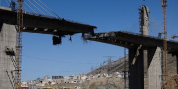 Donald Trump dijo que ordenará ataques contra centrales eléctricas y puentes si Irán se niega a negociar