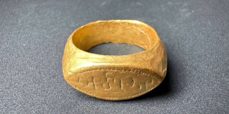 Cómo dos anillos de oro enterrados hace dos mil años en Tailandia revelaron una conexión inesperada
