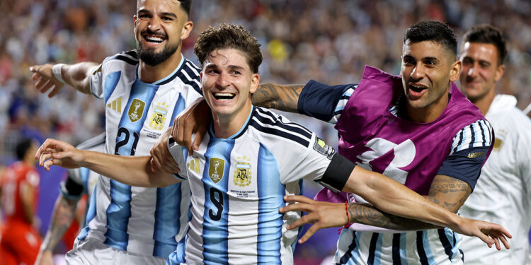 Julián Álvarez saca del embrollo a Argentina y fija cita con Inglaterra