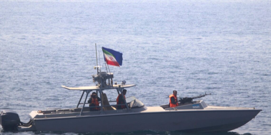 Irán aumenta la tensión con EEUU: la Guardia Revolucionaria anunció el cierre del estrecho de Ormuz “hasta nuevo aviso”