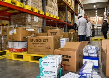 Ministerio de Salud envía más de 4.000 unidades de medicamentos e insumos médicos para atender emergencia por incendios en Tarija