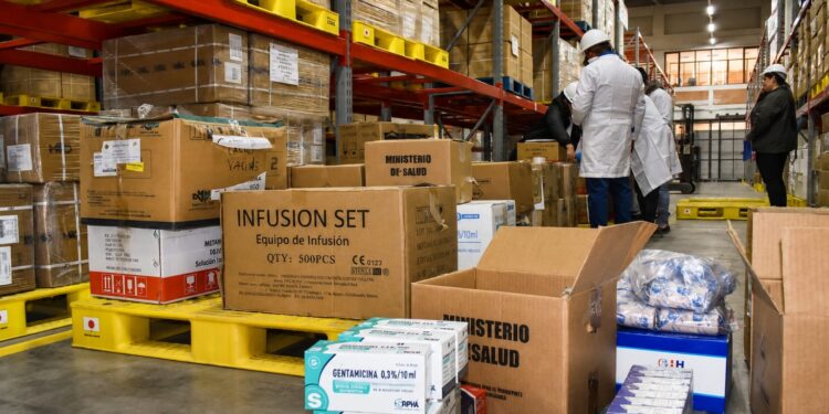 Ministerio de Salud envía más de 4.000 unidades de medicamentos e insumos médicos para atender emergencia por incendios en Tarija