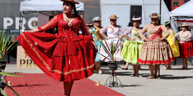 La ‘Pasarela Paceña Andina’, un escaparate para la moda y la reactivación económica de La Paz
