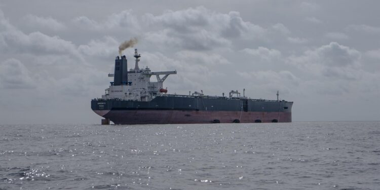 La Unión Europea extendió el tope al precio del petróleo ruso mientras busca un acuerdo sobre las sanciones