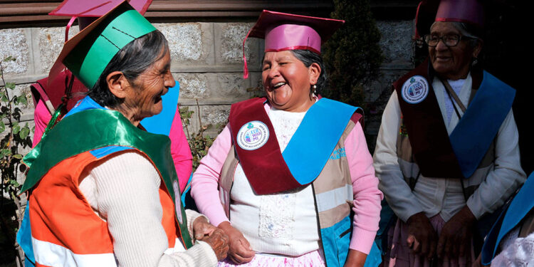 Recolectores de material reciclable reciben certificación que valida su oficio en La Paz