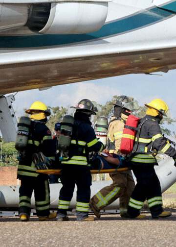 Simulacro de accidente aéreo moviliza a 500 personas en el aeropuerto El Trompillo