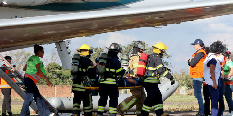 Simulacro de accidente aéreo moviliza a 500 personas en el aeropuerto El Trompillo