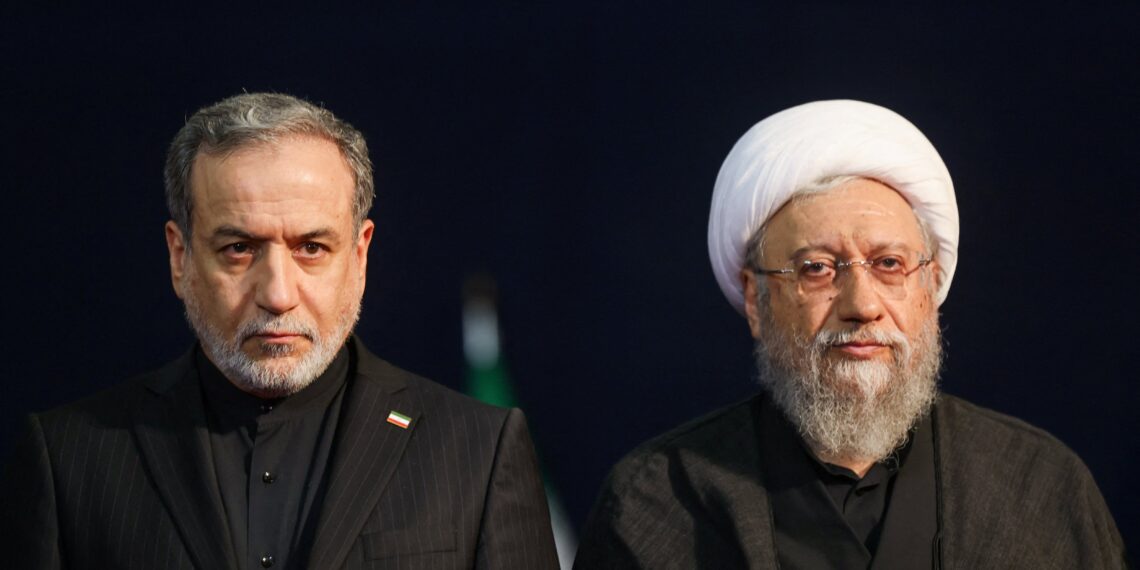 En medio de los ataques cruzados con EEUU, el régimen de Irán dijo que los esfuerzos para alcanzar la paz quedaron “sin efecto”