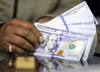 Expertos sugieren acompañar tipo de cambio flexible con más respaldo financiero