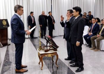 Analistas evalúan ajustes en gabinete de Rodrigo Paz señalan implicaciones para la política exterior y el manejo del gasto público
