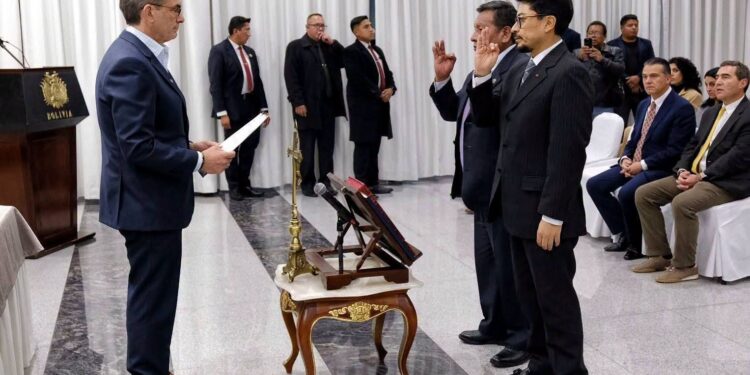Analistas evalúan ajustes en gabinete de Rodrigo Paz señalan implicaciones para la política exterior y el manejo del gasto público