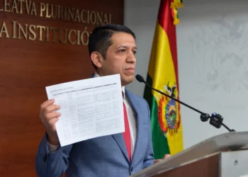 Transparencia destapa red operativa de corrupción entre funcionarios de YPFB, ANH y «cisterneros»