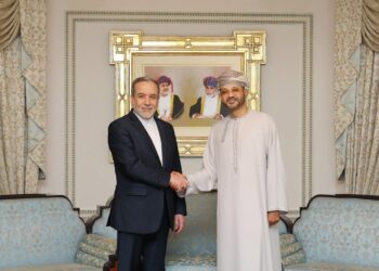 El canciller de Omán llega a Irán para negociar la reapertura de Ormuz en plena ofensiva económica de EEUU contra Teherán