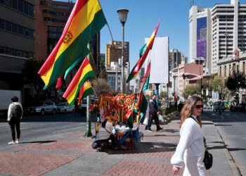 Bolivia celebra 201 años de independencia con ajustes estructurales y economía en crisis