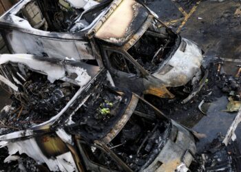 Cuatro jóvenes se declararon culpables por el incendio de ambulancias de una organización judía en Londres