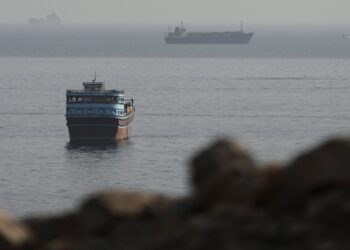 La agencia marítima británica informó que un proyectil impactó contra un buque frente a las costas de Omán