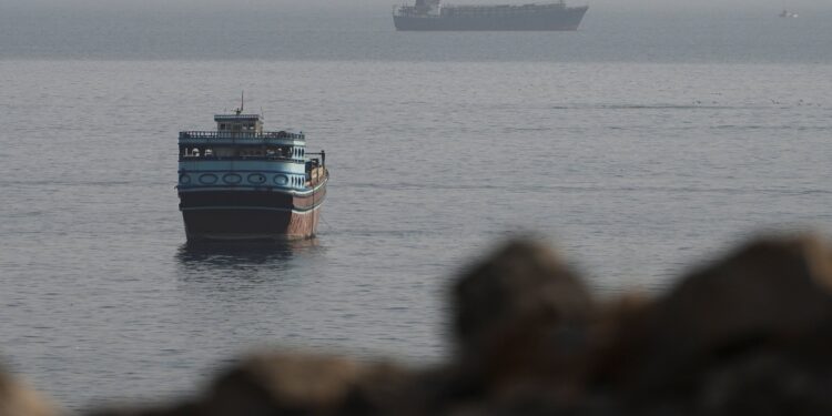 La agencia marítima británica informó que un proyectil impactó contra un buque frente a las costas de Omán