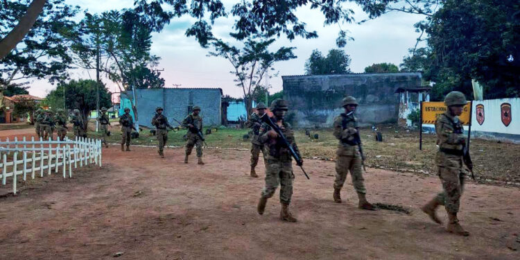 Militares patrullan municipio fronterizo con Brasil tras una serie de asesinatos