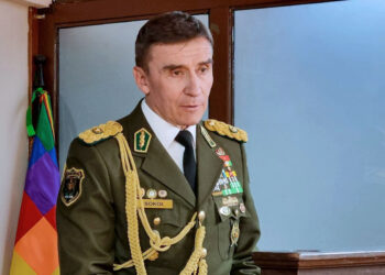 El Comandante General de la Policía renuncia en medio de polémicas tras cumplir su «ciclo»
